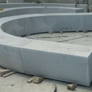 六安 芝麻白花岗岩光面弧形坐凳