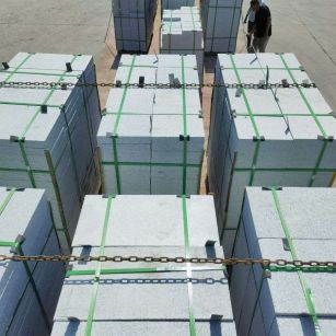 六安 芝麻白花岗岩5公分地铺石 花岗岩厂家工厂装车日常