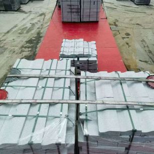 六安 芝麻白仿形加直形路沿石出货日常