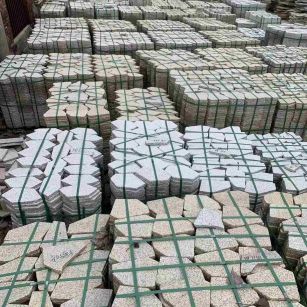 六安 黄金麻白麻花岗岩荔枝面地铺石(冰裂纹)