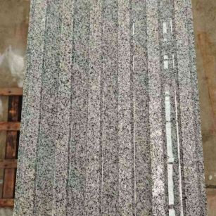 六安 芝麻白花岗岩荔枝面雕刻盲道，盲条