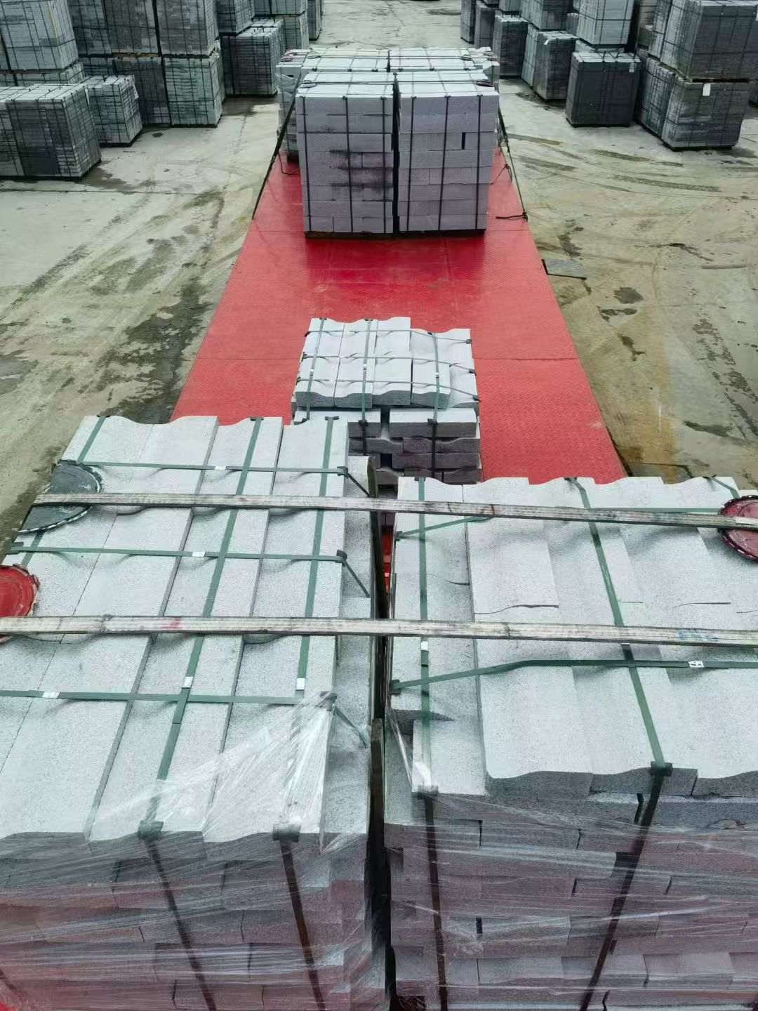 六安 芝麻白仿形加直形路沿石出货日常