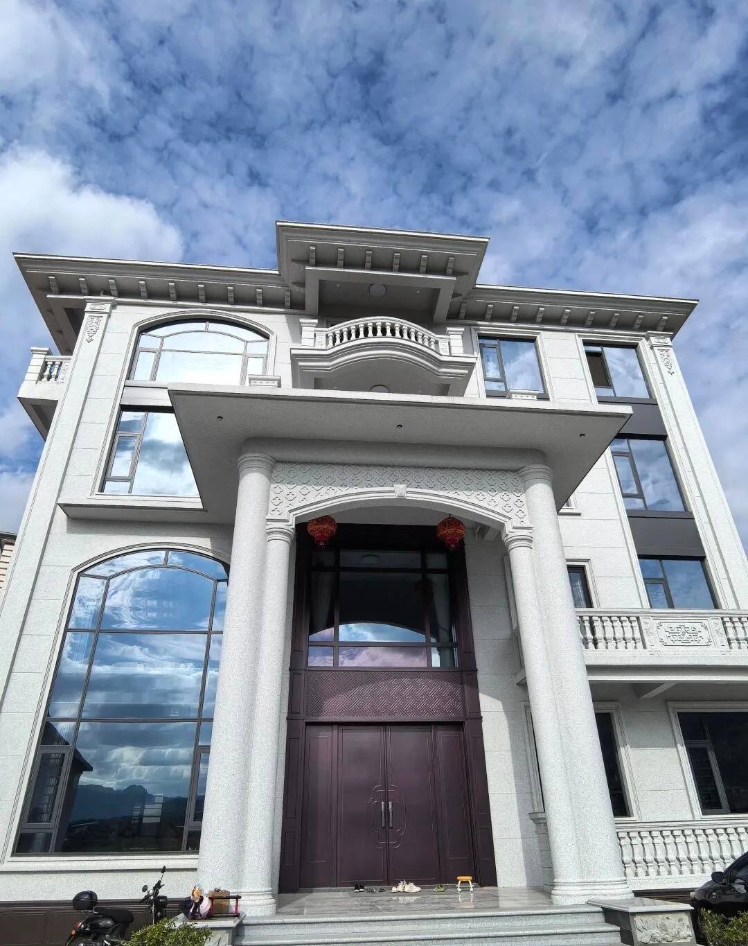 六安白麻别墅外墙干挂石材效果示例