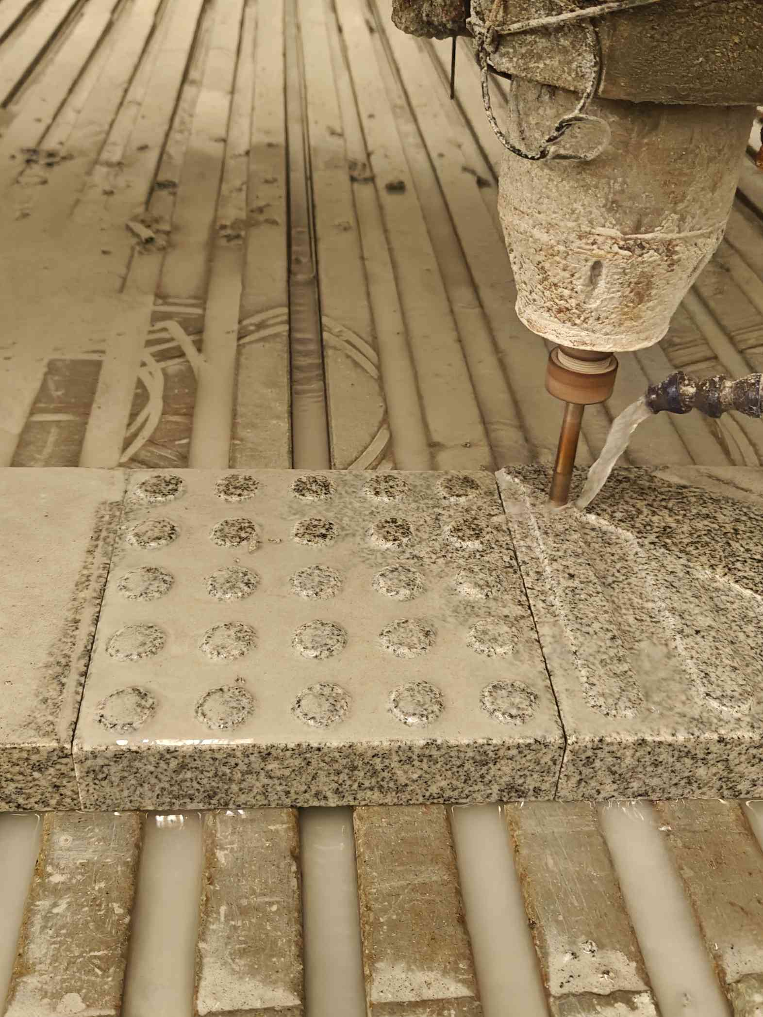 六安 芝麻白花岗岩石材盲人石、盲道石、盲点石