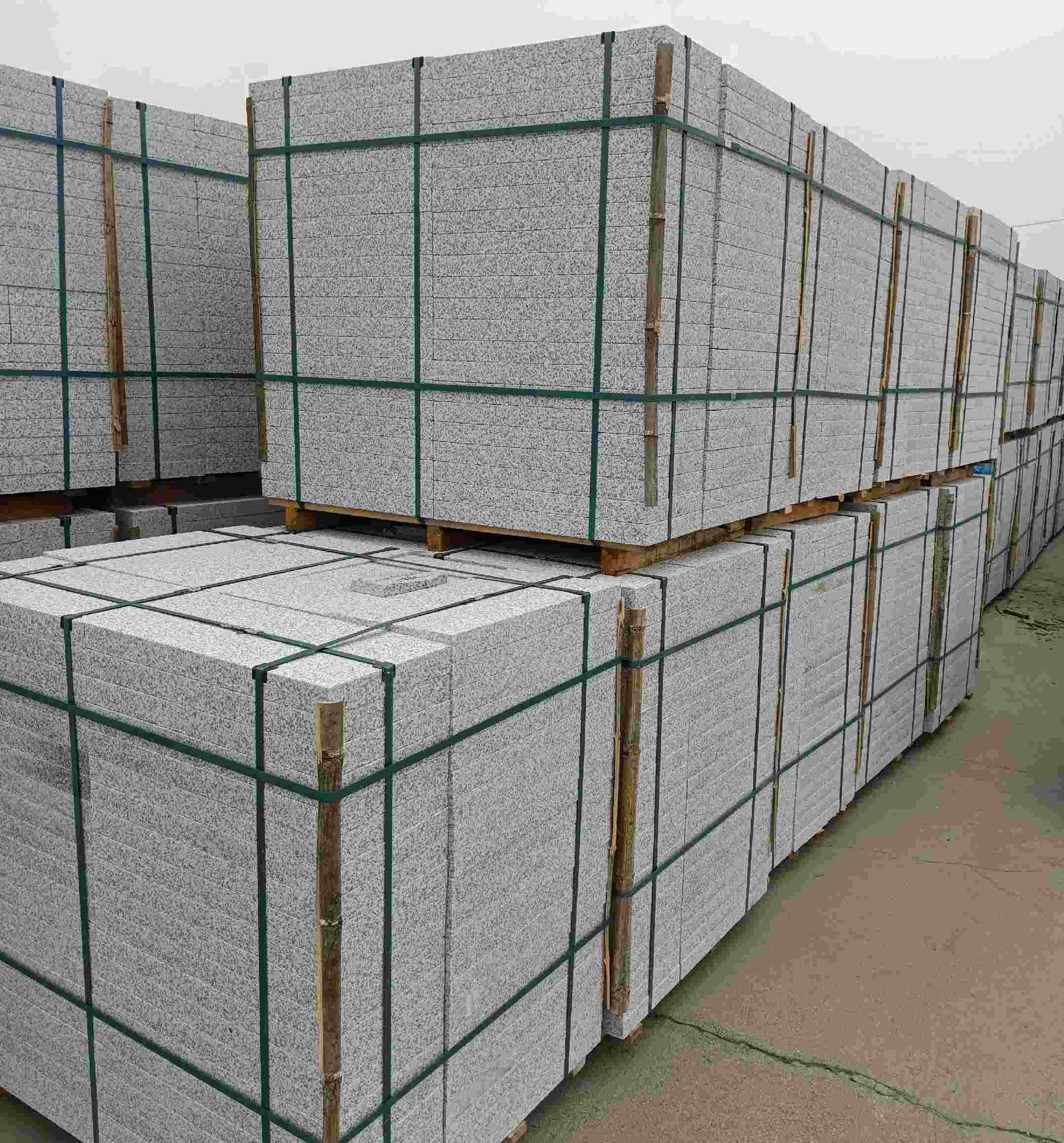 六安 白麻花岗岩石材荔枝面地铺石（300*600*50）