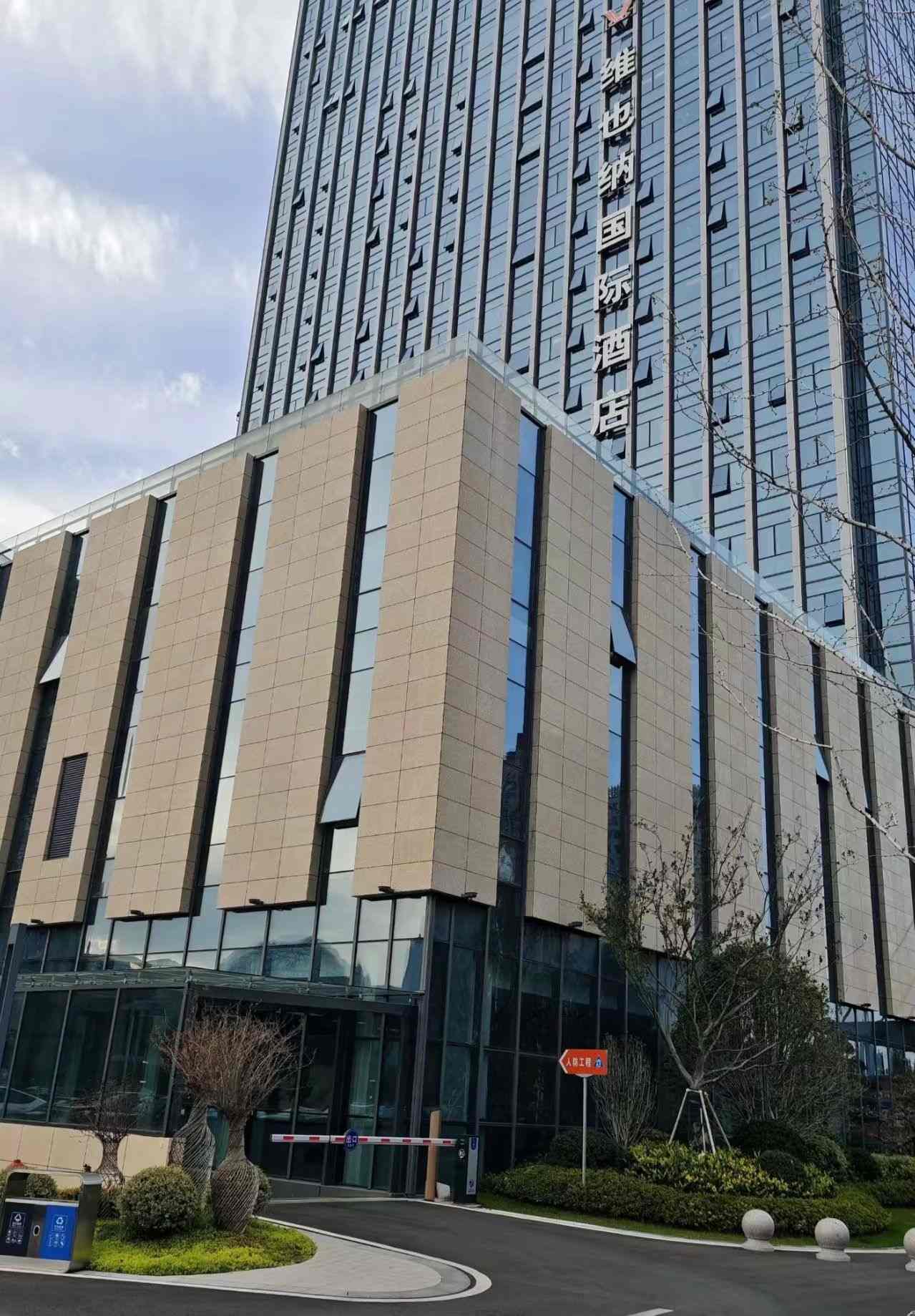 六安 黄金麻花岗岩外墙干挂