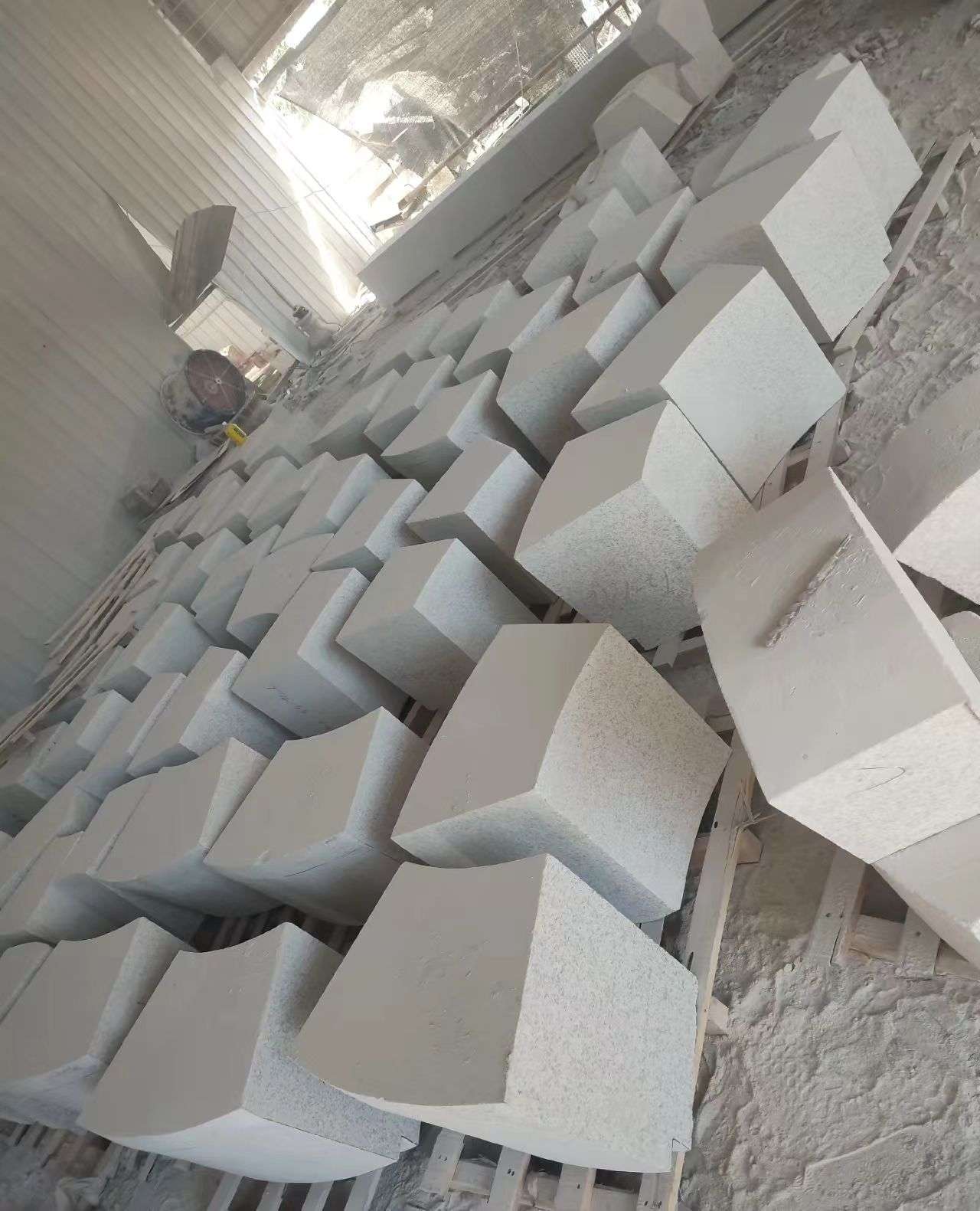 六安 白麻花岗岩异形坐凳