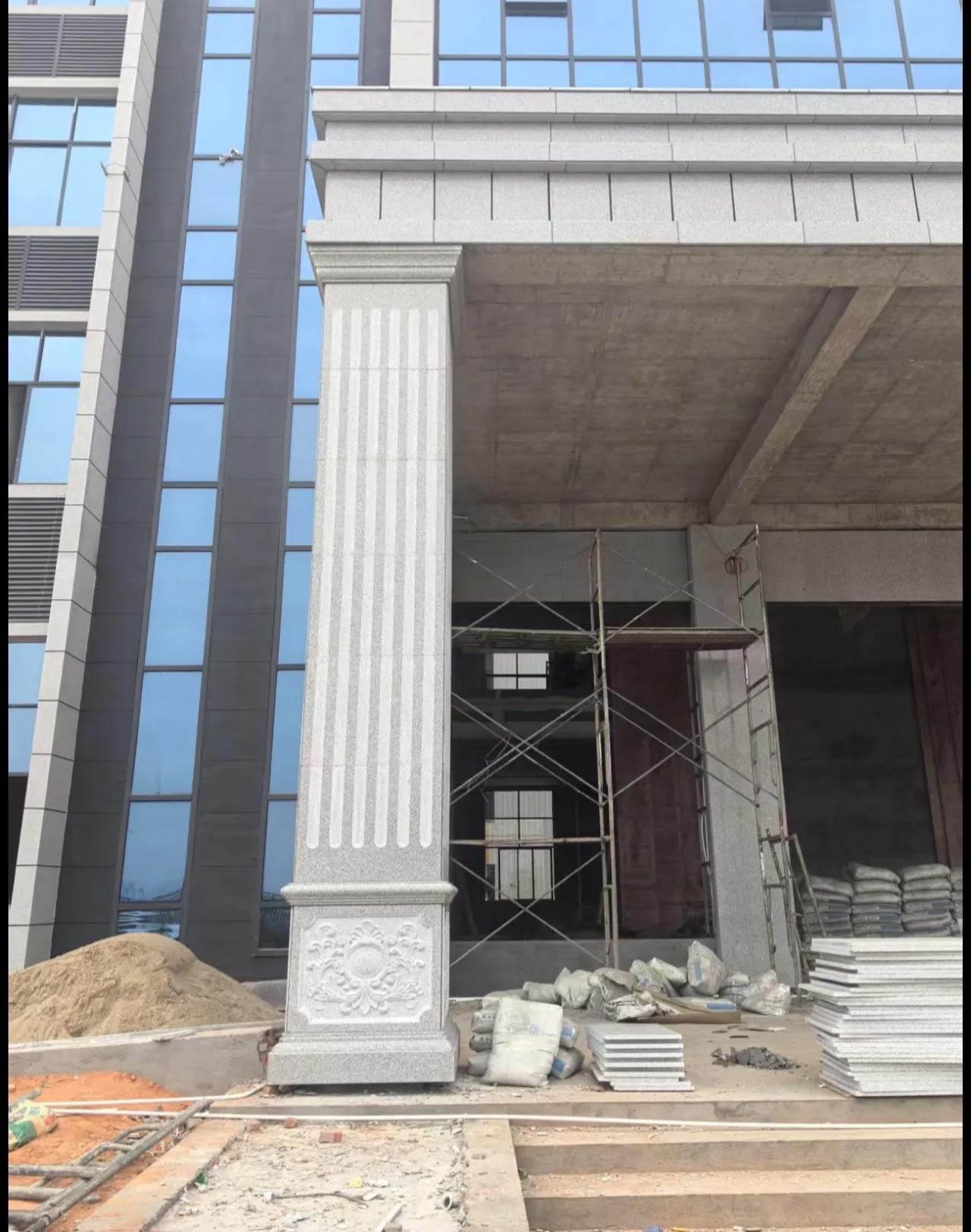 六安 芝麻白光面花岗岩门楼大柱（罗马柱）配雕花底座