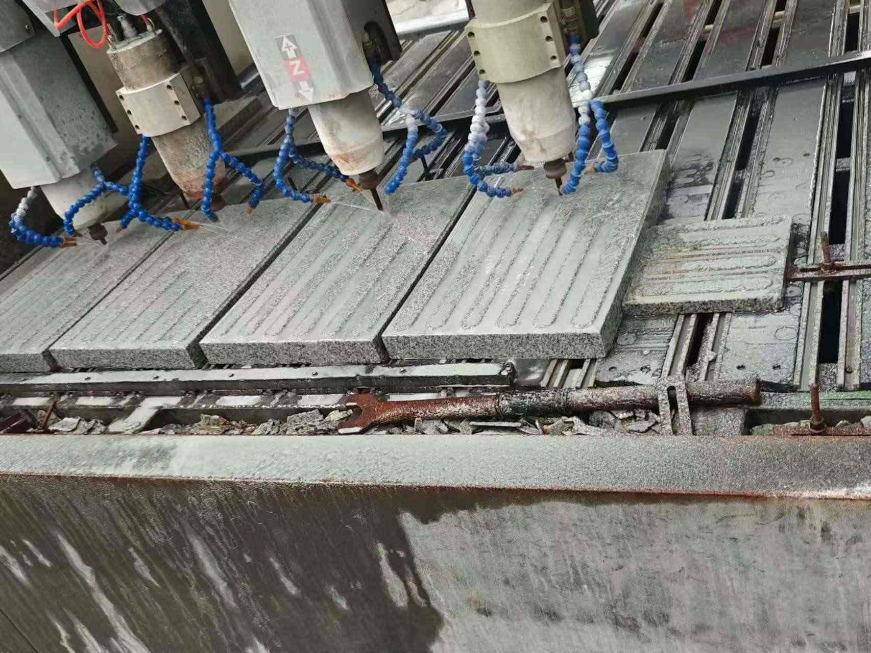 六安 芝麻白花岗岩荔枝面盲道雕刻