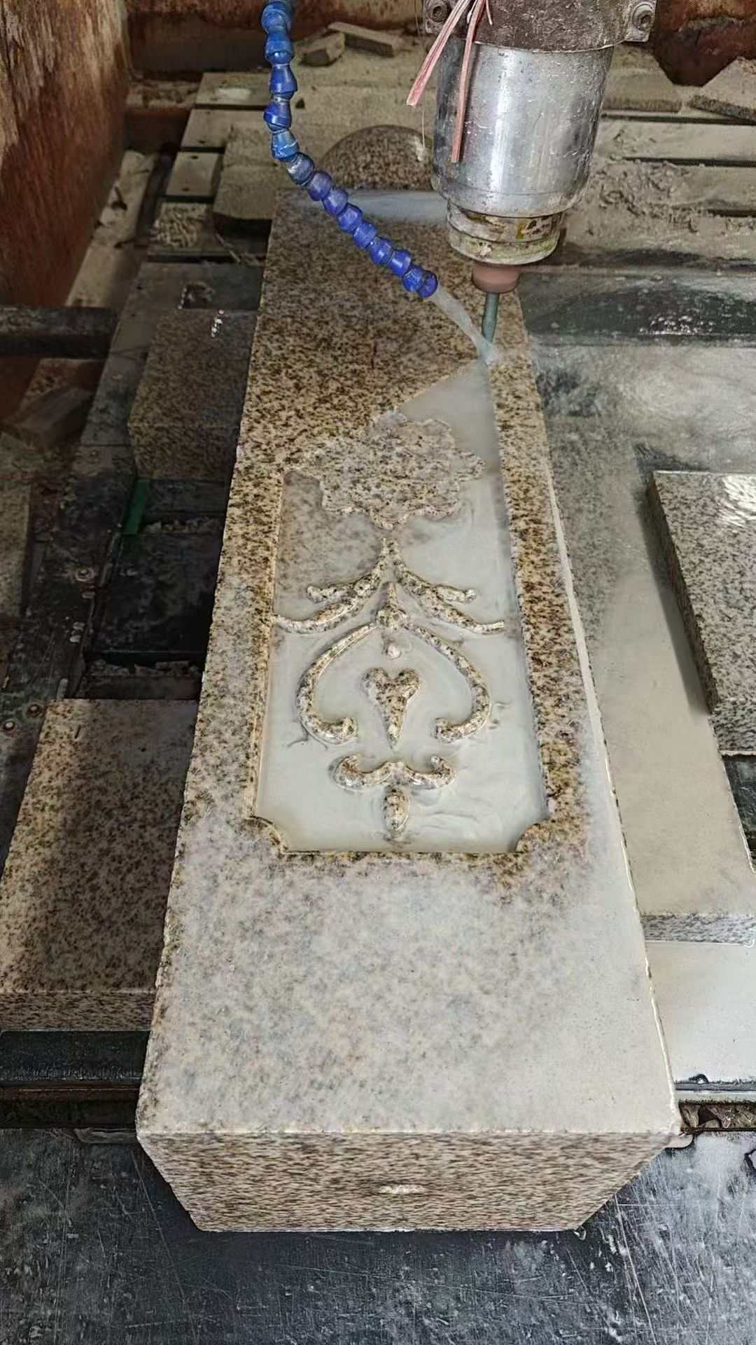 六安 黄金麻花岗岩异形加工雕刻栏杆大柱