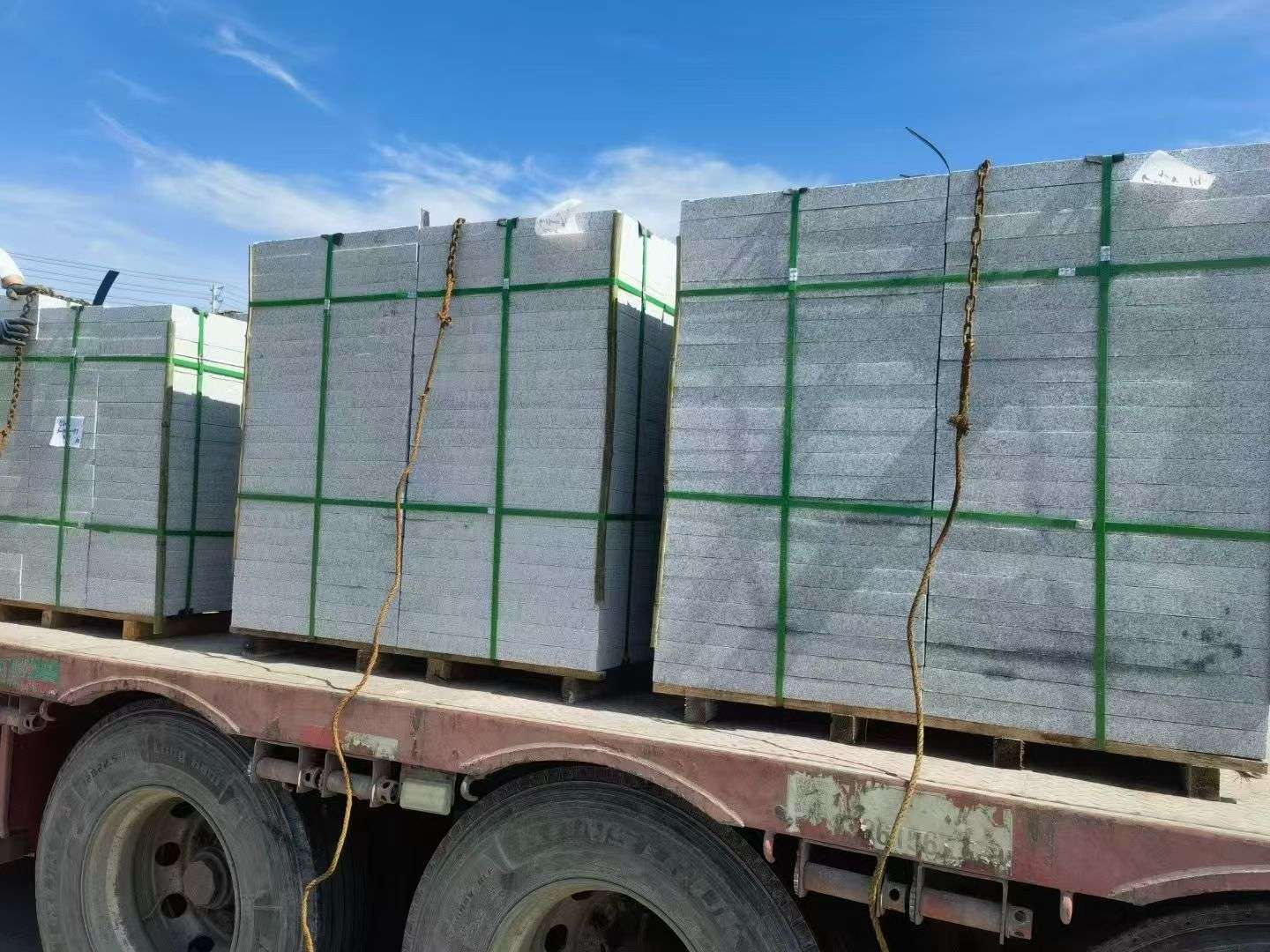 六安 芝麻白花岗岩地铺石装车日常