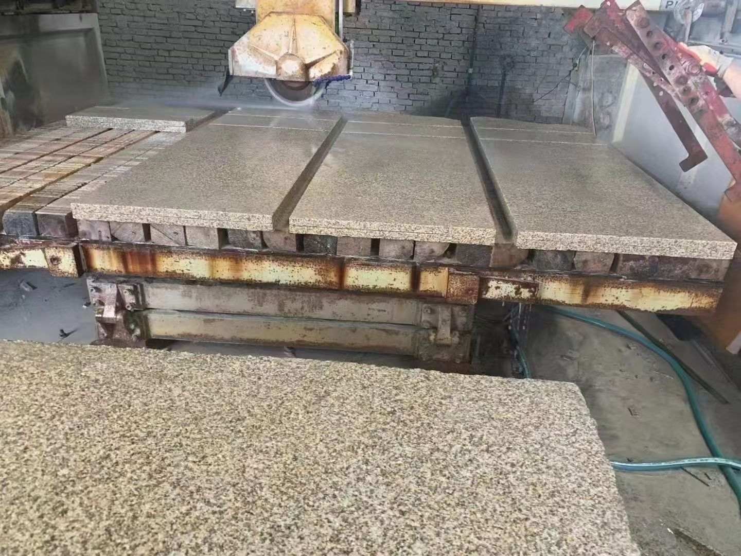 六安 黄金麻荔枝面成品板加工