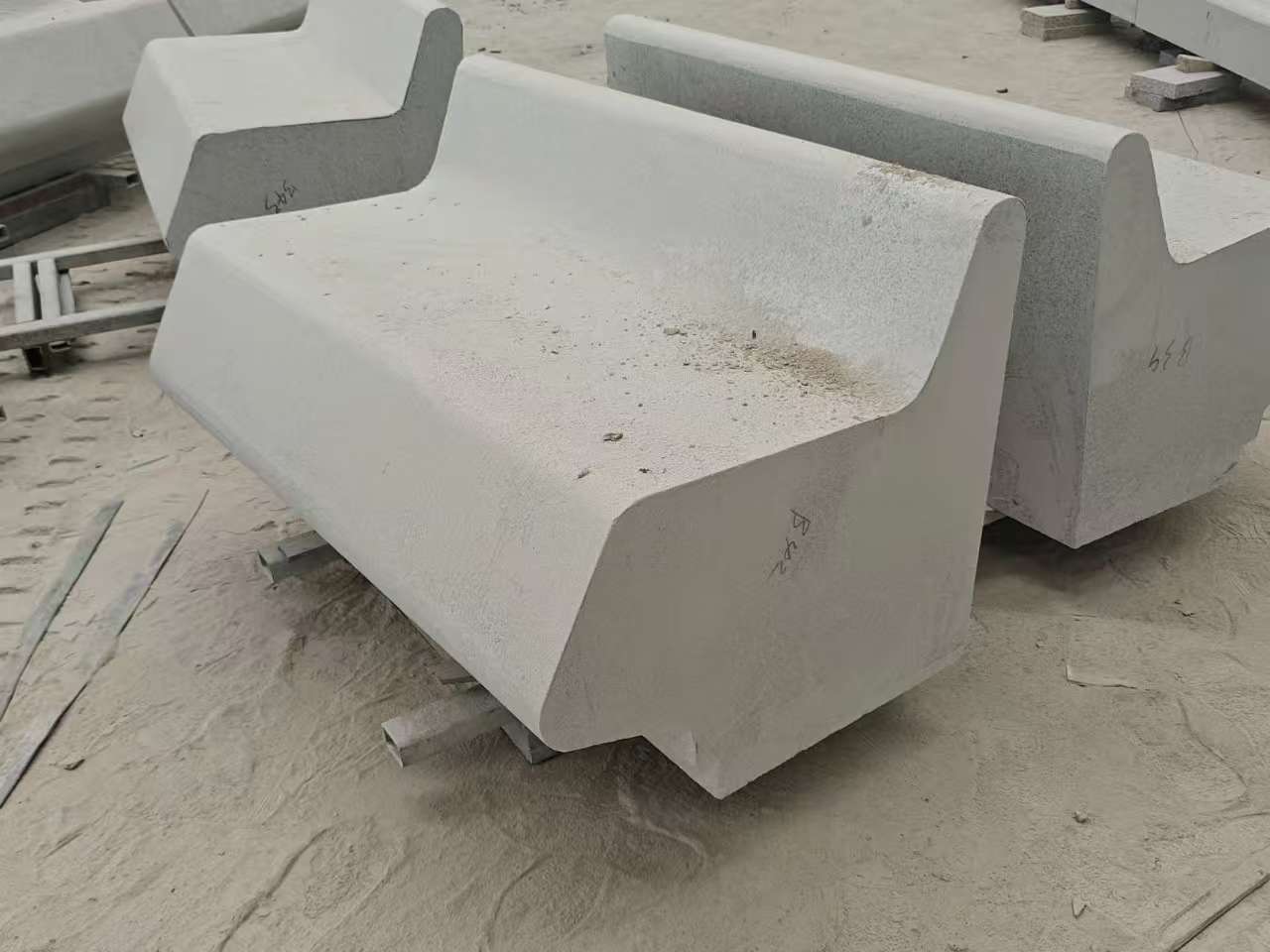 六安 芝麻白花岗岩异形坐凳，石凳