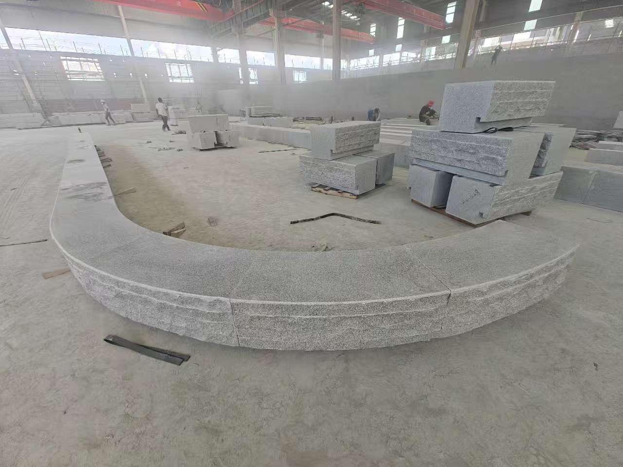 六安 芝麻白异形坐凳，自然面光面弧形加工