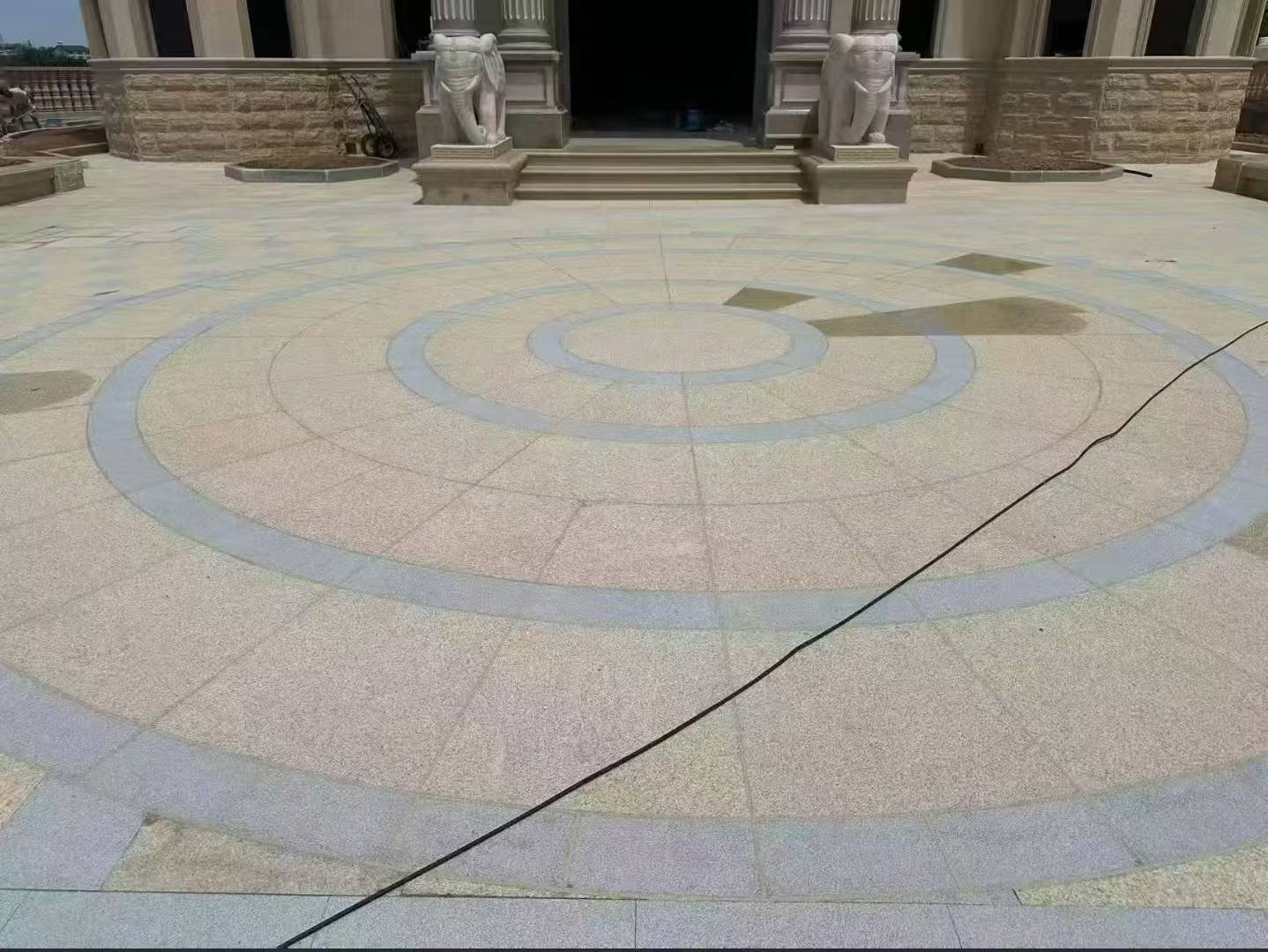 六安 黄金麻芝麻灰花岗岩石材地铺拼接效果