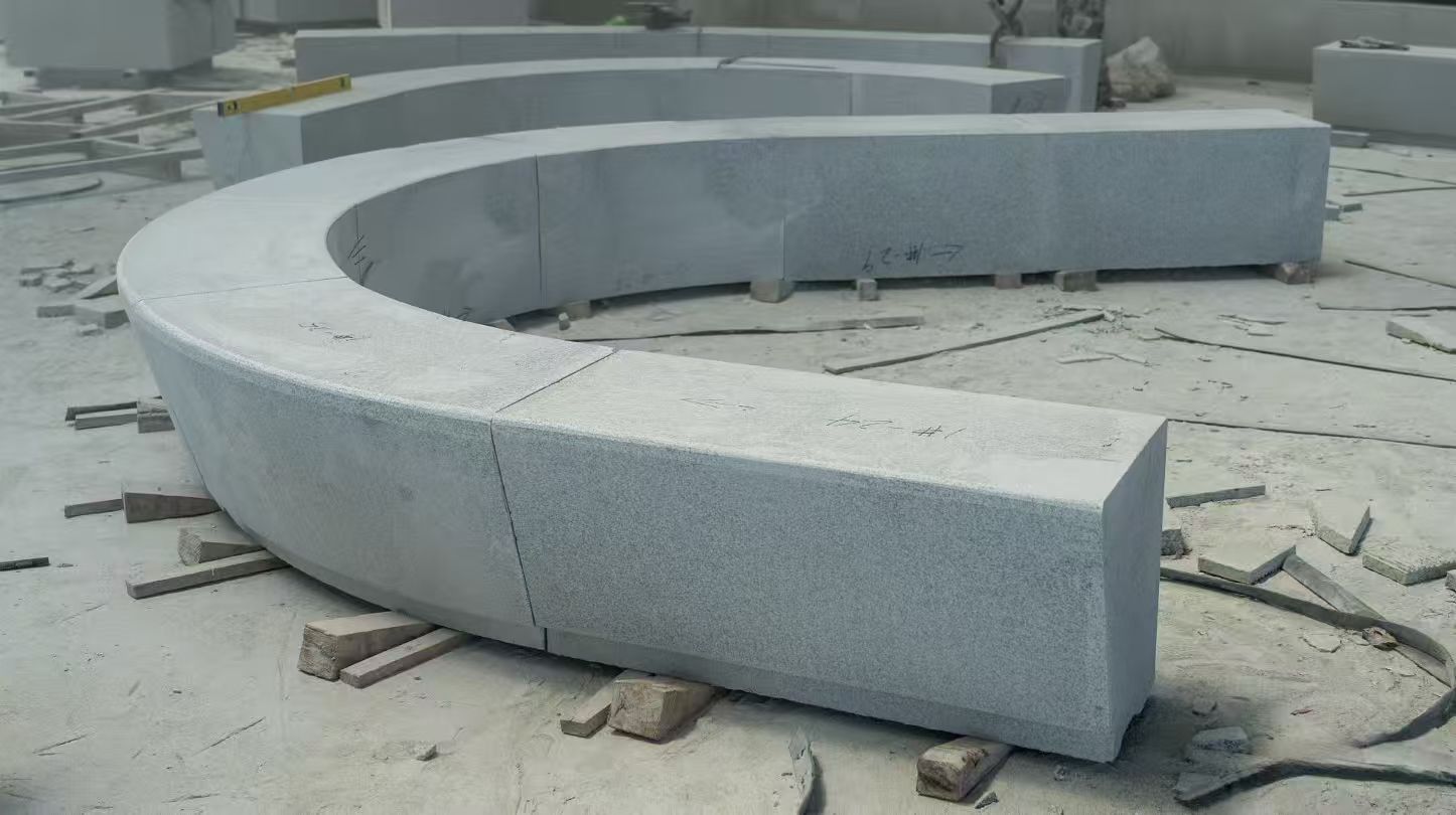六安 芝麻白花岗岩光面弧形坐凳